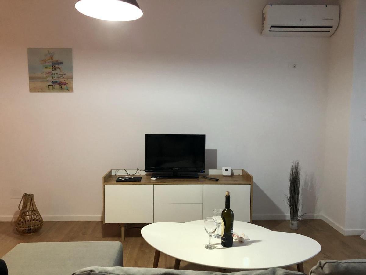 Chronos Apartment - Modern And Stylish Timisoara Ngoại thất bức ảnh