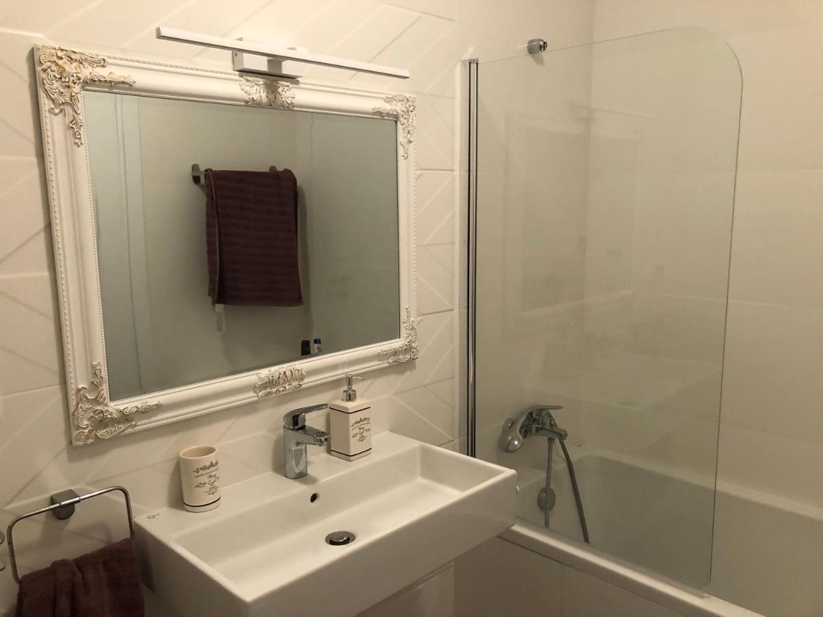 Chronos Apartment - Modern And Stylish Timisoara Ngoại thất bức ảnh